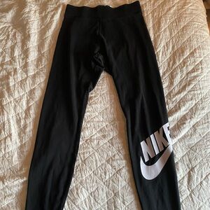 Women’s Black Nike leggings